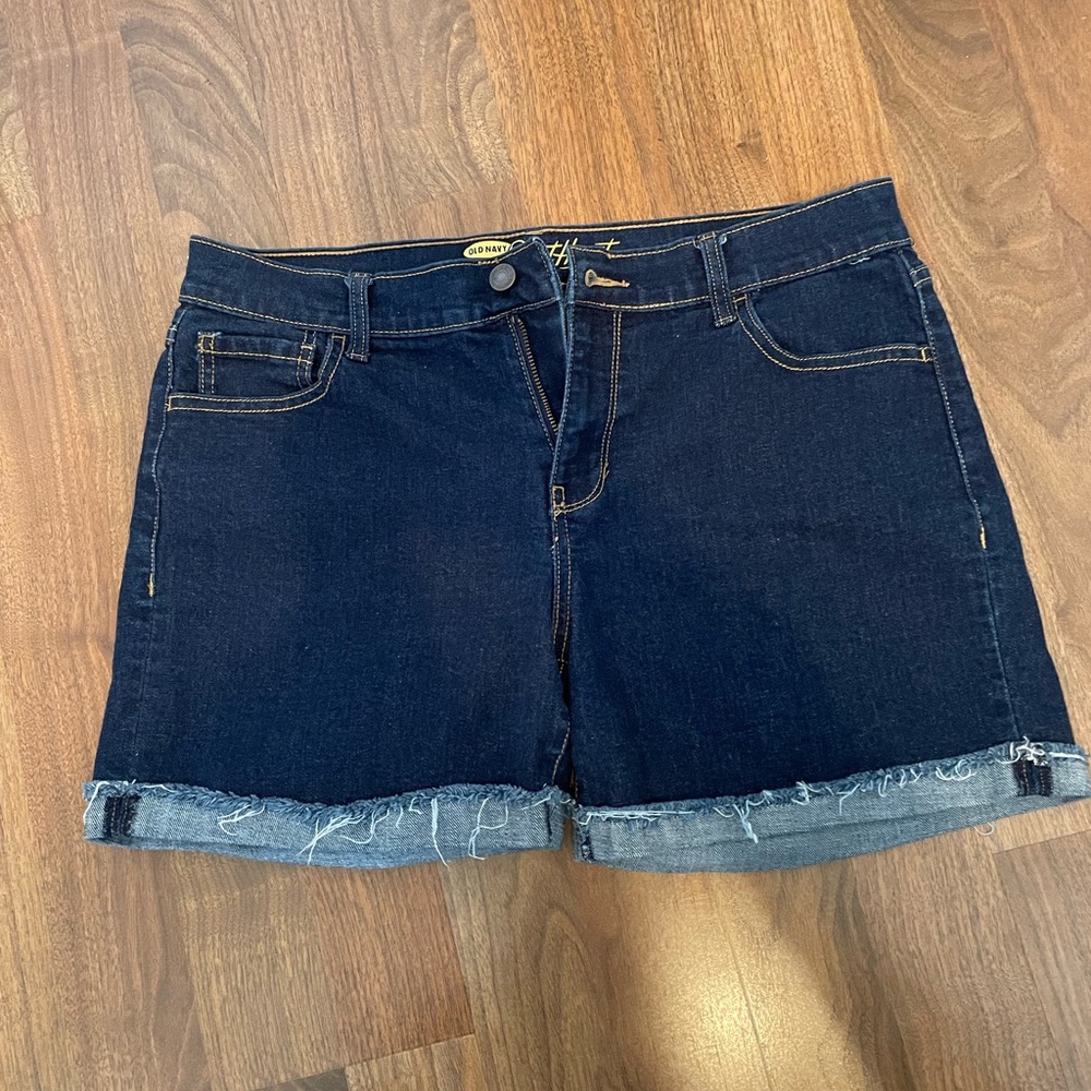 Old Navy Sweetheart shorts. Size 8 Regular. 3 inch inseam.